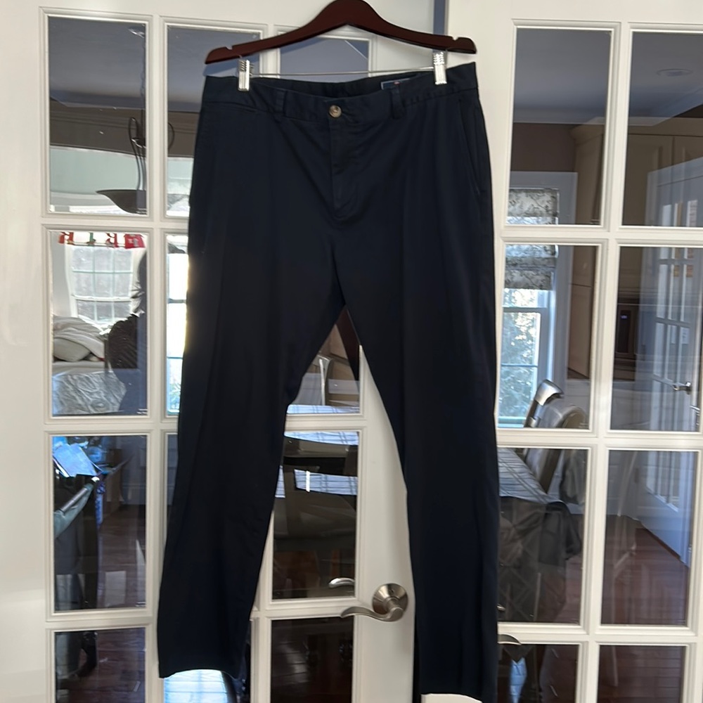Vineyard Vines Men’s khaki pants size 36x30, great condition.